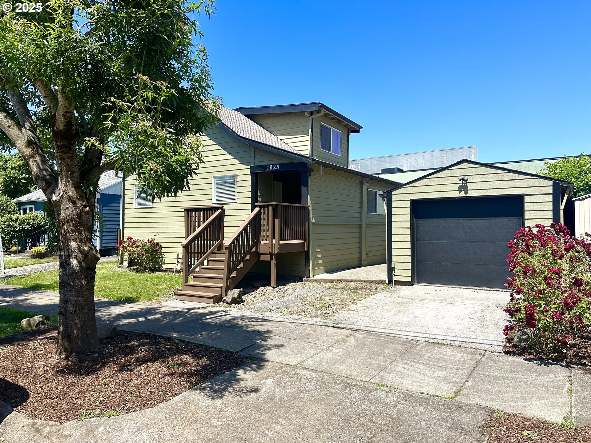 1925 Southeast Pershing Street Portland, OR 97202 - Photo 1 of 25 Gallery Image 1