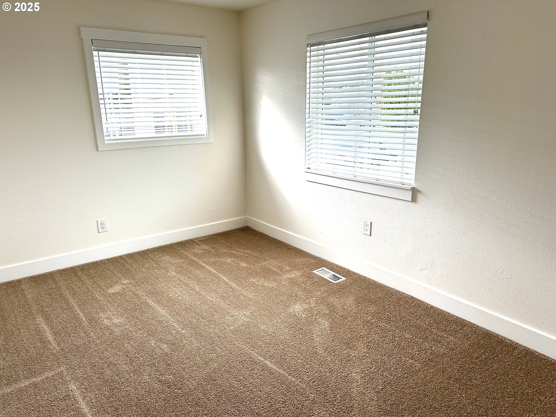 1925 Southeast Pershing Street Portland, OR 97202 - Photo 8 of 25 Gallery Image 8