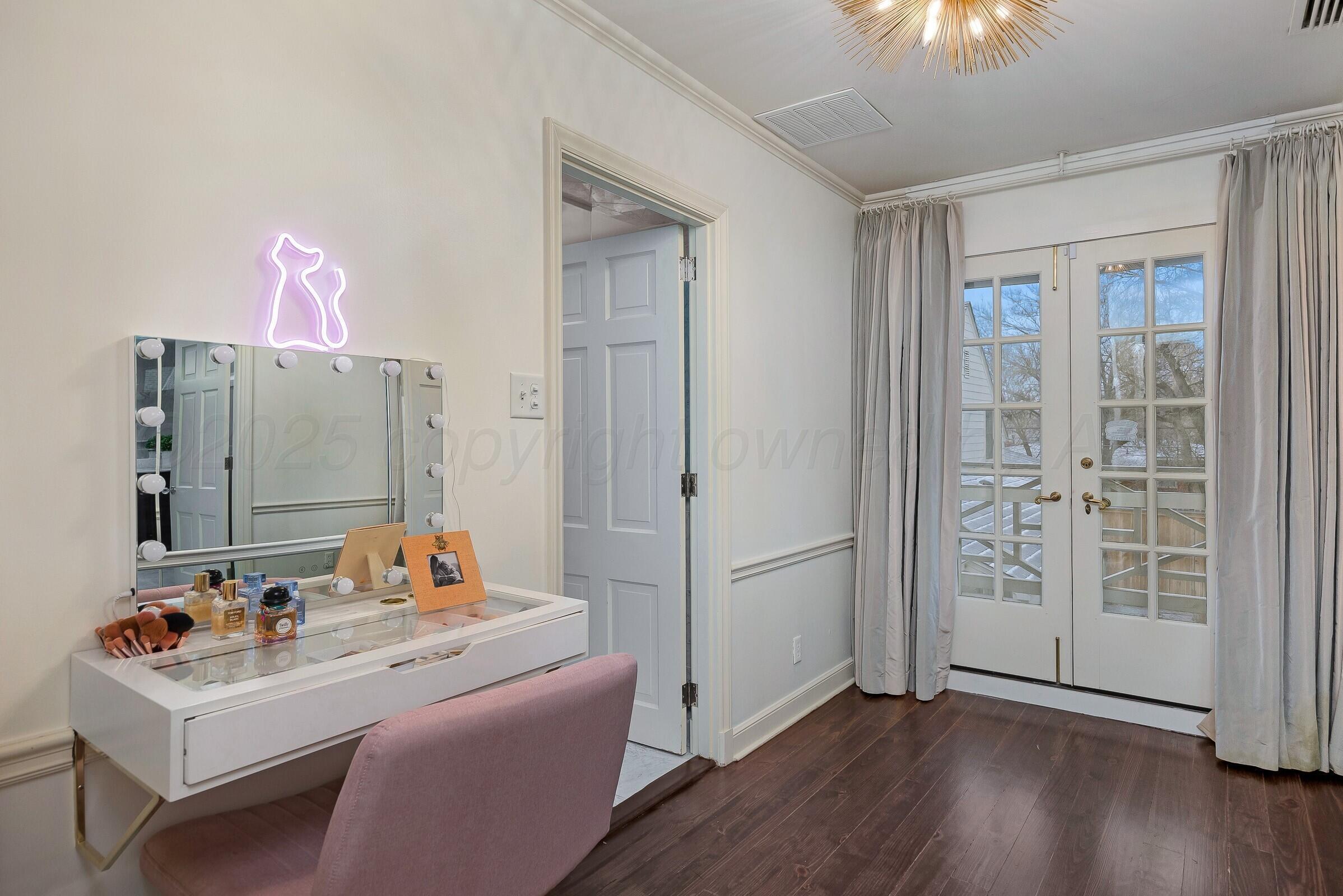 3003 South Hughes Street Amarillo, TX 79109 - Photo 48 of 76 Second Primary Suite Vanity