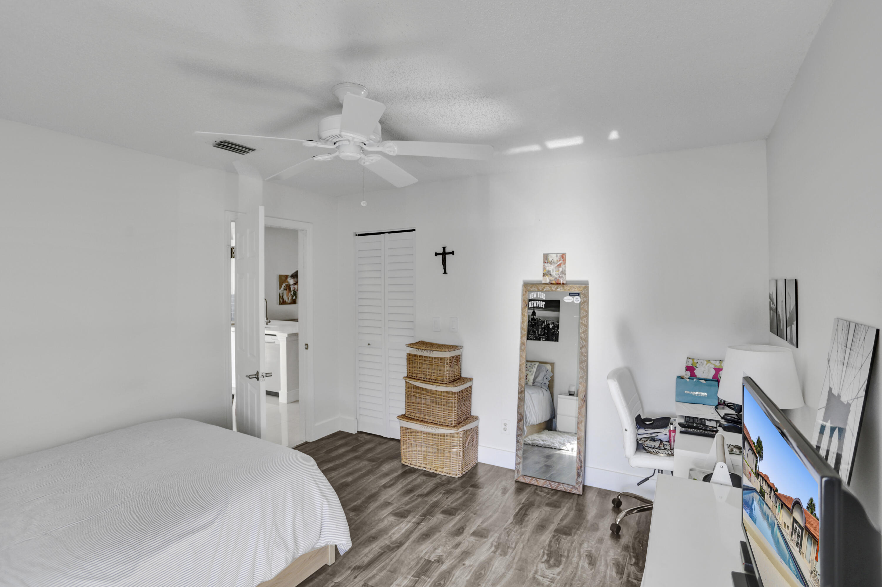 300 East Club Circle, Unit 204 Boca Raton, FL 33487 - Photo 28 of 39 2nd Bedroom