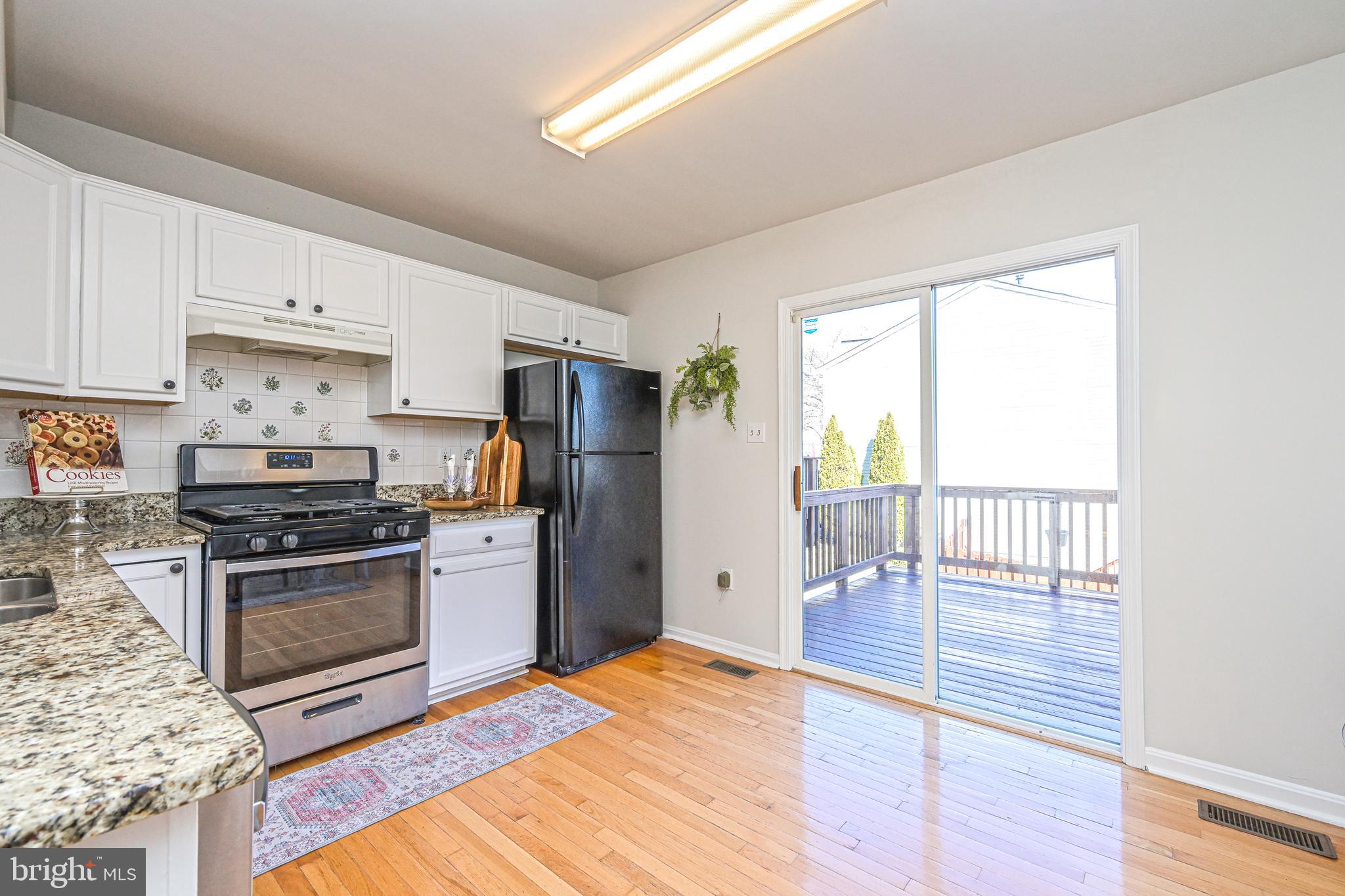 14268 Newbern Loop Gainesville, VA 20155 - Photo 23 of 39 Level 1 Kitchen area