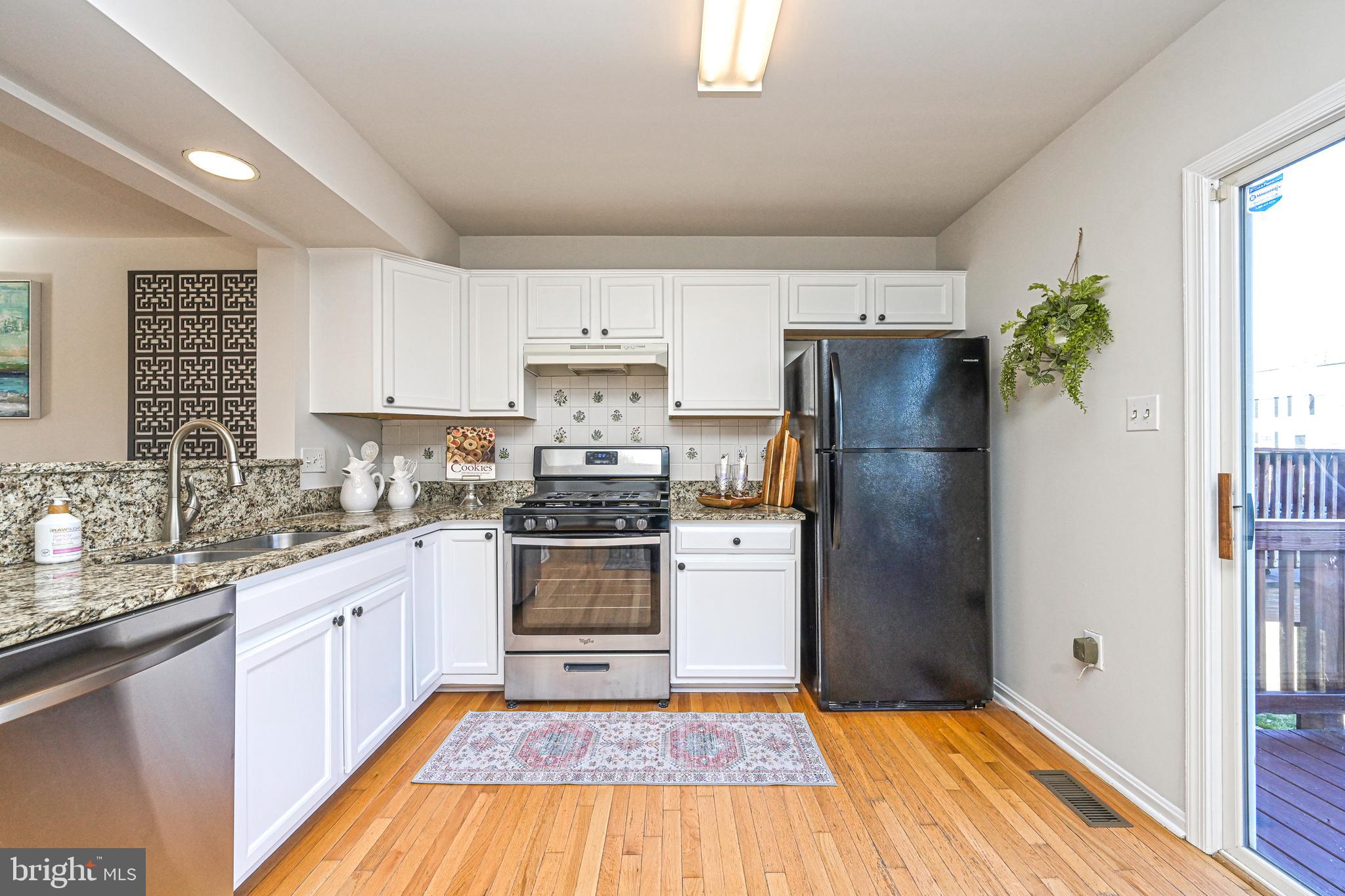 14268 Newbern Loop Gainesville, VA 20155 - Photo 24 of 39 Level 1 Kitchen area