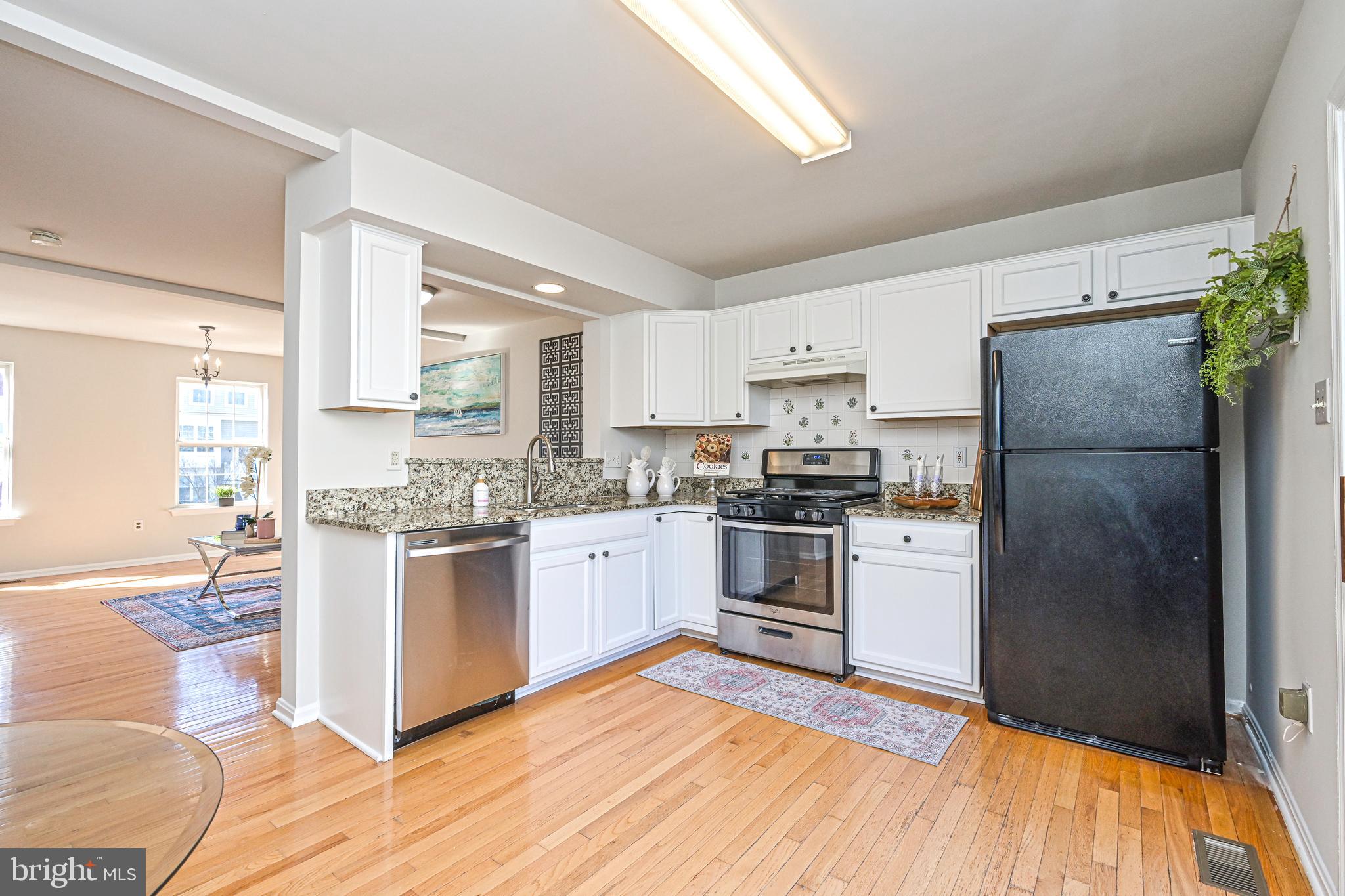 14268 Newbern Loop Gainesville, VA 20155 - Photo 25 of 39 Level 1 Kitchen area