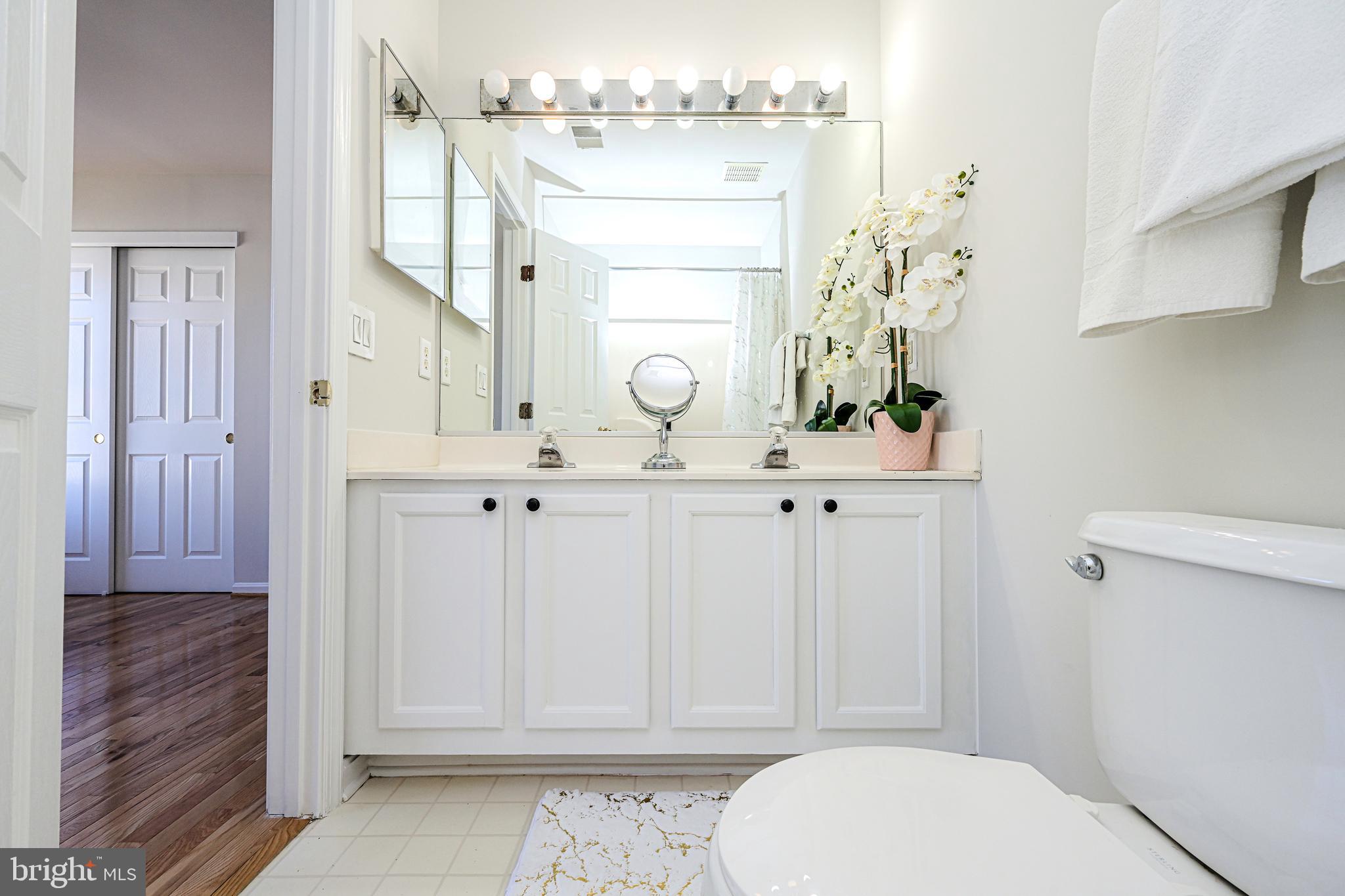 14268 Newbern Loop Gainesville, VA 20155 - Photo 33 of 39 Level 2- Primary Bathroom in Primary Bedroom