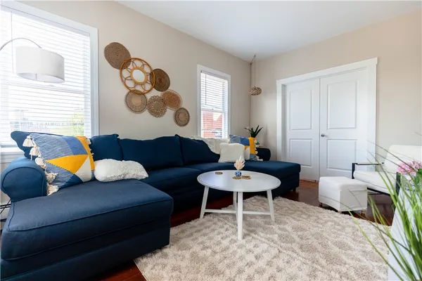 $3,000 | 594 Thames Street, Newport, RI 02840