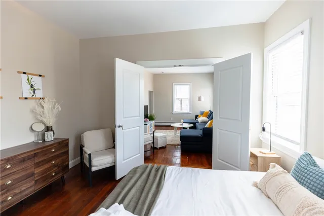 $3,000 | 594 Thames Street, Newport, RI 02840