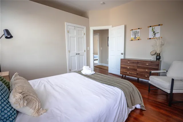 $3,000 | 594 Thames Street, Newport, RI 02840