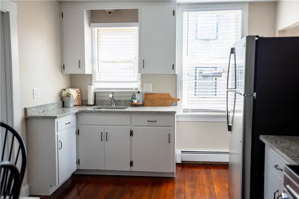 $3,000 | 594 Thames Street, Newport, RI 02840