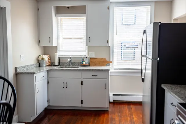 $3,000 | 594 Thames Street, Newport, RI 02840