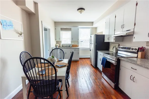 $3,000 | 594 Thames Street, Newport, RI 02840