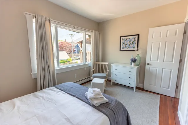 $3,000 | 594 Thames Street, Newport, RI 02840