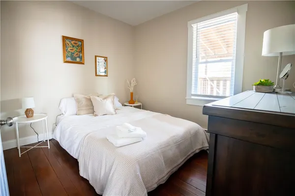 $3,000 | 594 Thames Street, Newport, RI 02840