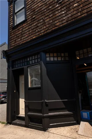 $3,000 | 594 Thames Street, Newport, RI 02840