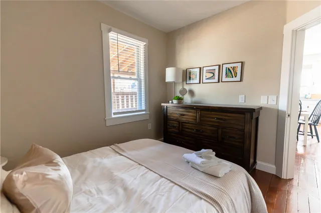 $3,000 | 594 Thames Street, Newport, RI 02840