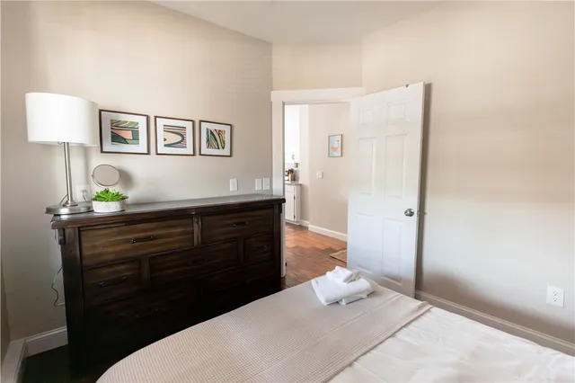 $3,000 | 594 Thames Street, Newport, RI 02840