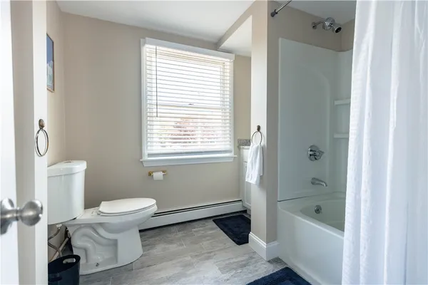 $3,000 | 594 Thames Street, Newport, RI 02840