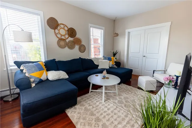 $3,000 | 594 Thames Street, Newport, RI 02840