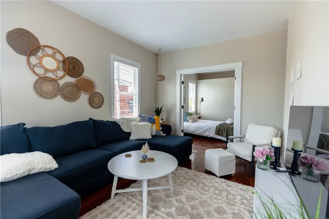 $3,000 | 594 Thames Street, Newport, RI 02840