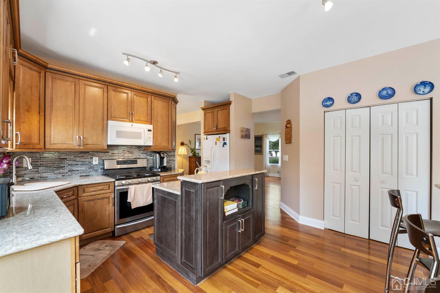 4 Castle Court Somerset, NJ 08873 - Photo 11 of 37