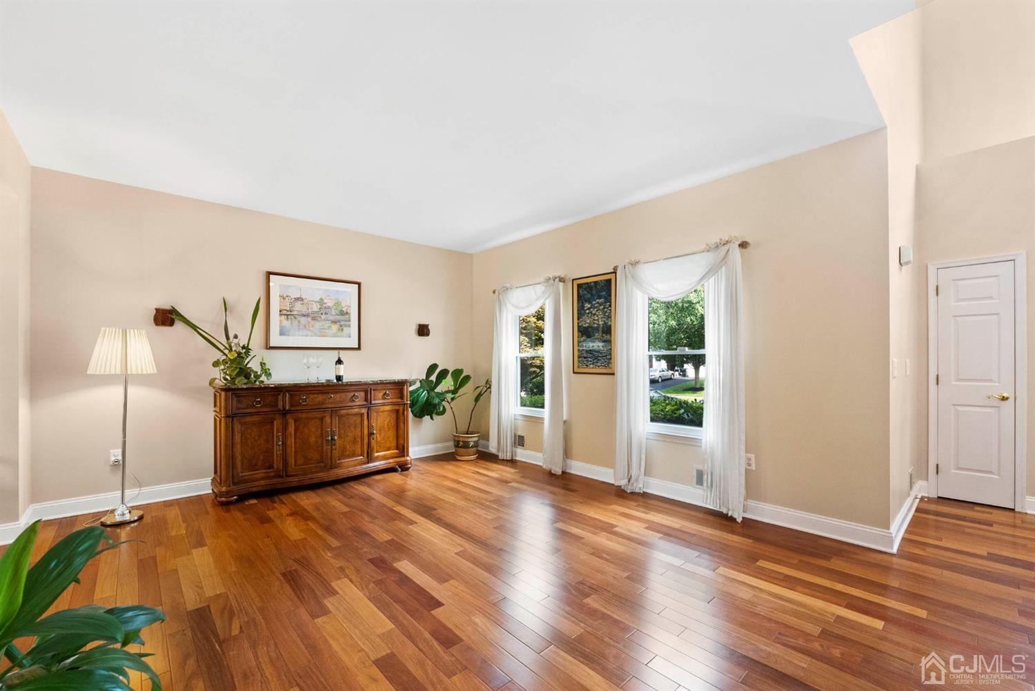 4 Castle Court Somerset, NJ 08873 - Photo 4 of 37
