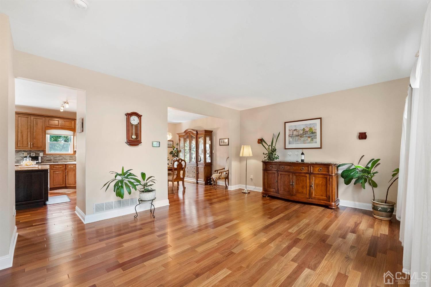 4 Castle Court Somerset, NJ 08873 - Photo 5 of 37