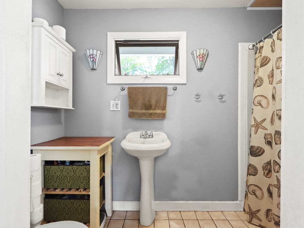 13 Poplar Road Quincy, MA 02169 - Photo 17 of 25 Gallery Image 17