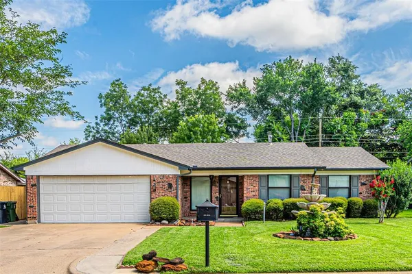 $320,000 | 2211 Clover Park Drive, Arlington, TX 76013