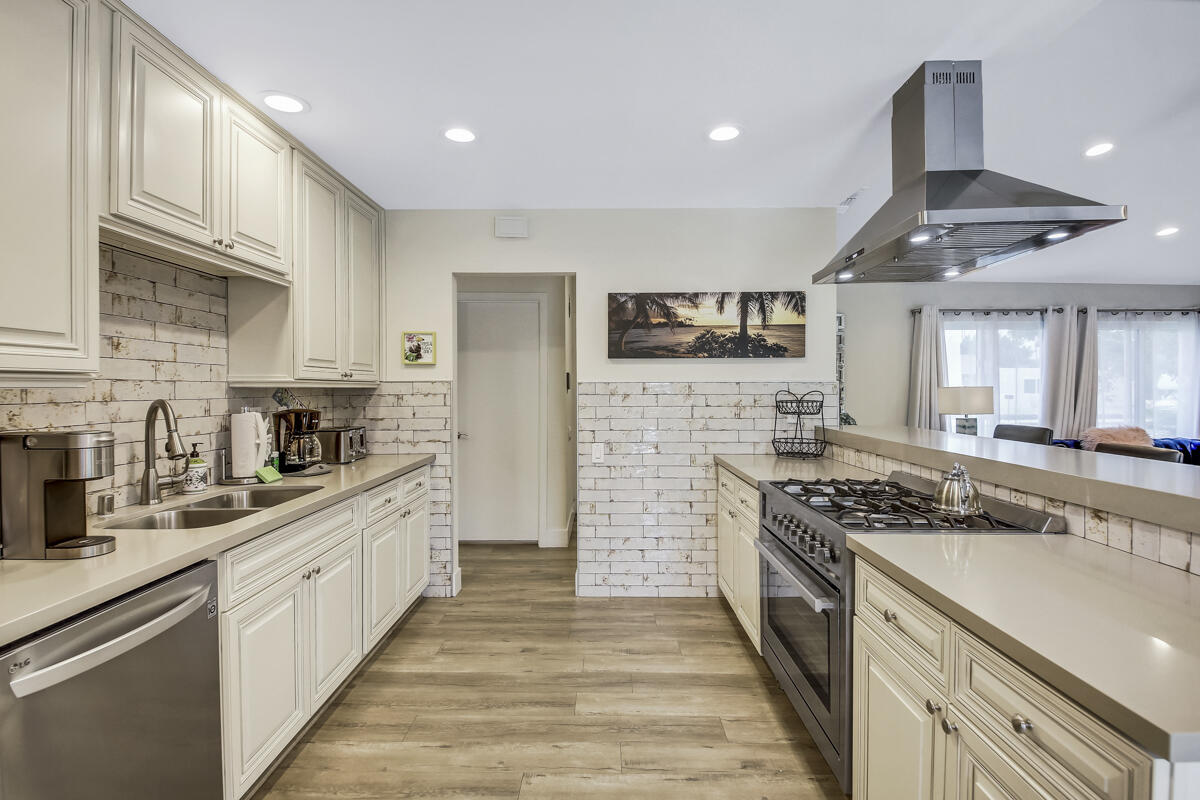 2230 Tamarisk Road Palm Springs, CA 92262 - Photo 41 of 66 40 KITCHEN MLS SIZE