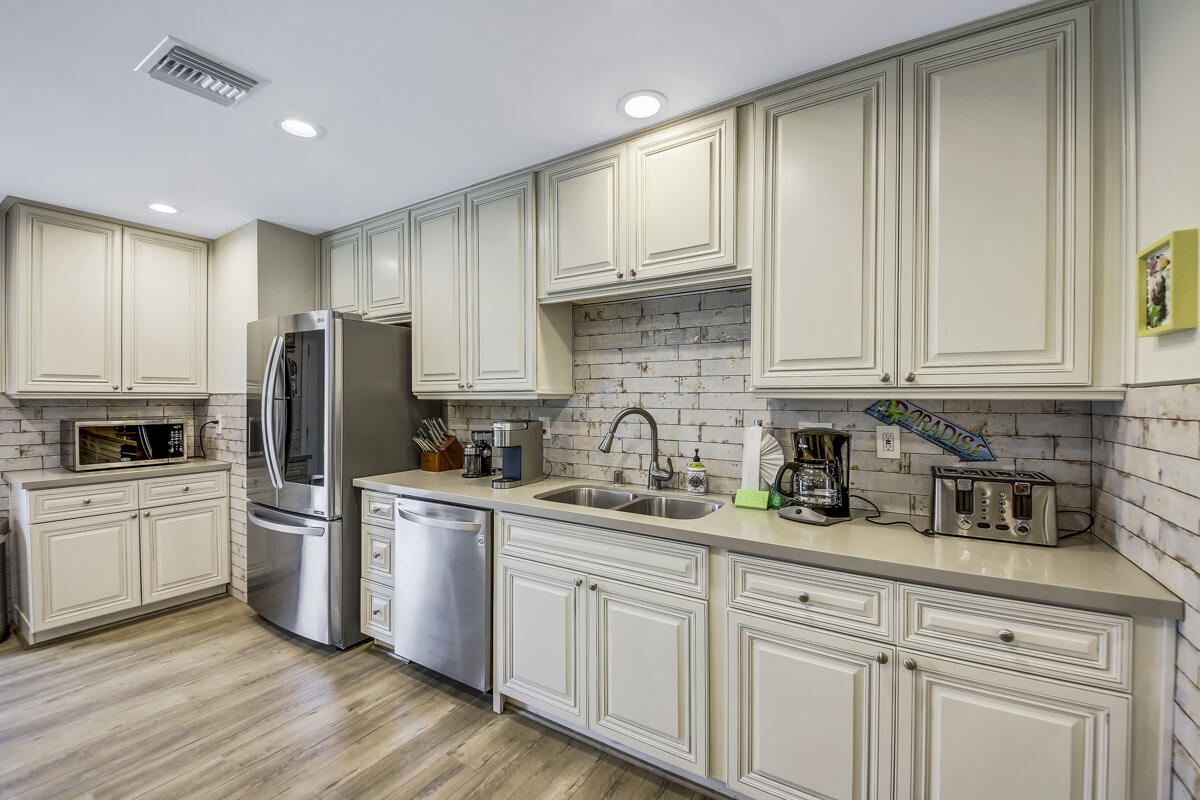 2230 Tamarisk Road Palm Springs, CA 92262 - Photo 42 of 66 41 KITCHEN MLS SIZE