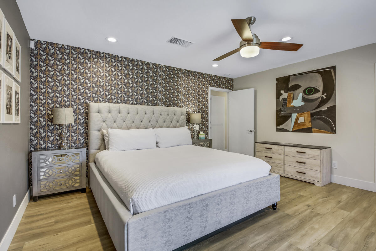 2230 Tamarisk Road Palm Springs, CA 92262 - Photo 48 of 66 a bedroom with a bed and a painting on the wall