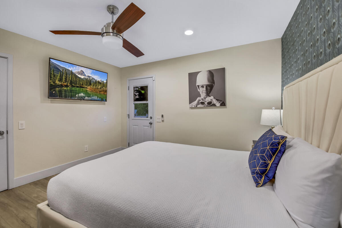 2230 Tamarisk Road Palm Springs, CA 92262 - Photo 53 of 66 a bedroom with a bed and a painting on the wall