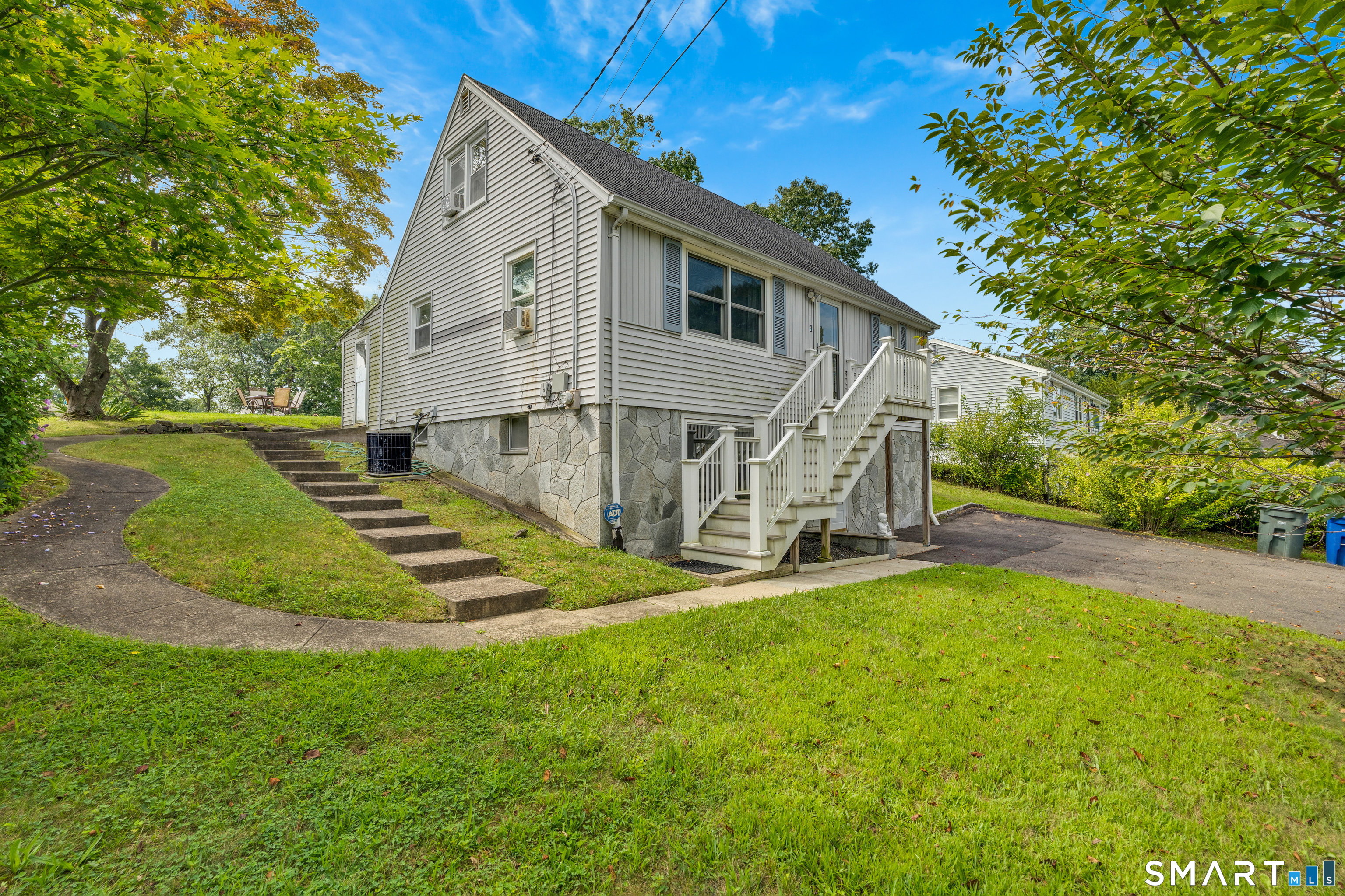 143 Red Oak Road Bridgeport, CT 06606 - Photo 20 of 28 Gallery Image 20