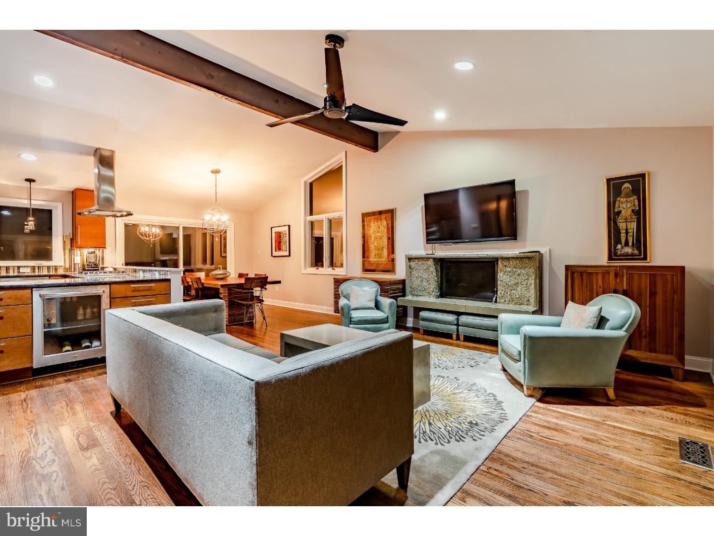 1242 County Line Road Wayne, PA 19087 - Photo 5 of 17 Living Room