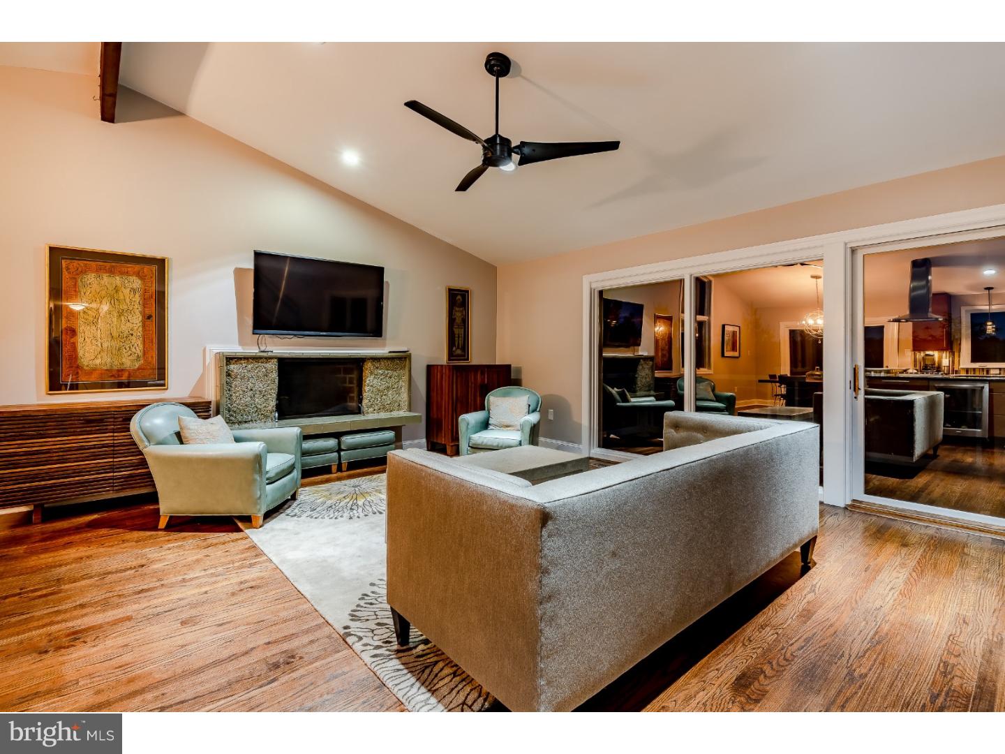 1242 County Line Road Wayne, PA 19087 - Photo 7 of 17 Living Room
