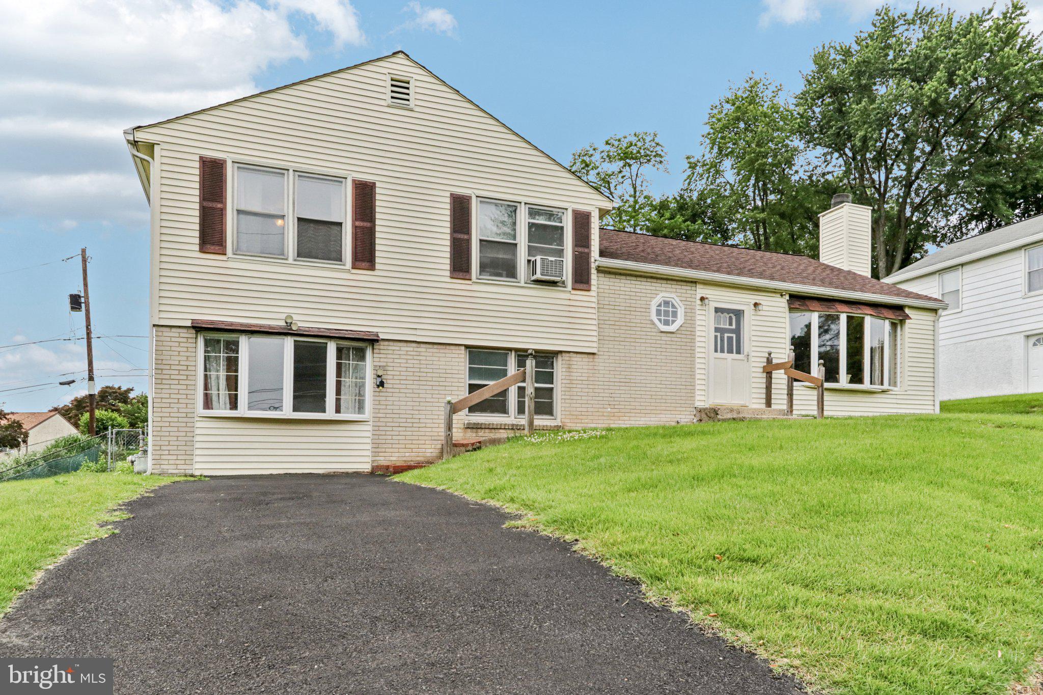 694 Davisville Road Warminster, PA 18974 - Photo 4 of 45 Gallery Image 4