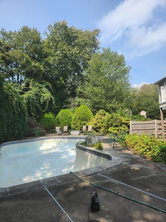 40 Hollytree Road Stoughton, MA 02072 - Photo 4 of 16 Gallery Image 4