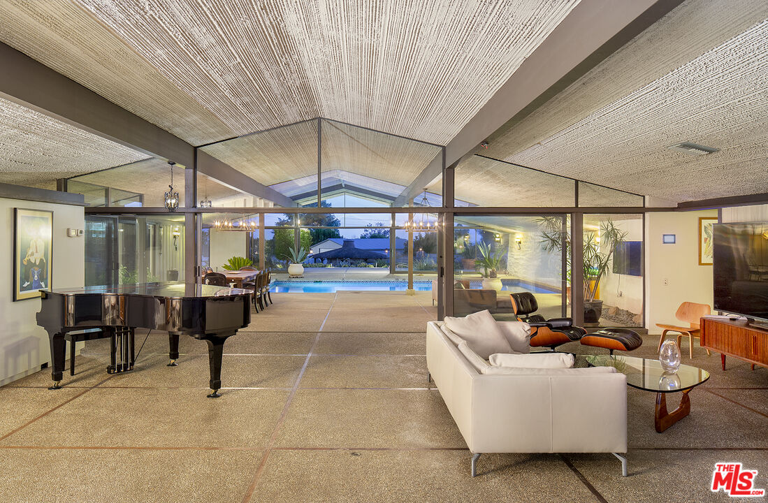 87 Vientos Road Camarillo, CA 93010 - Photo 6 of 35 Gallery Image 6