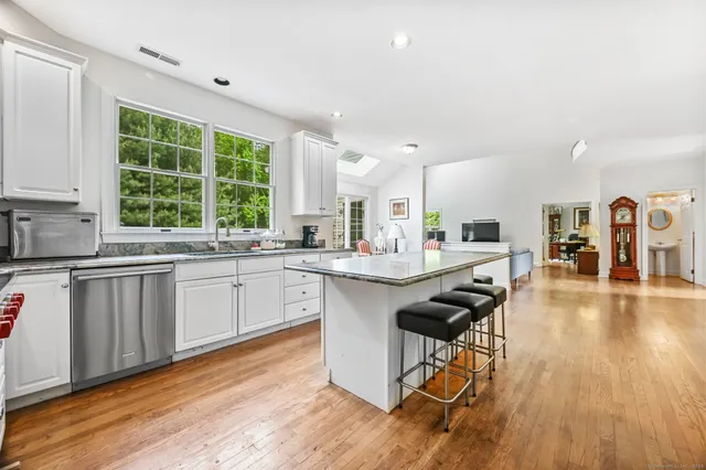 $1,900,000 | 260 Range Road, Fairfield, CT 06890