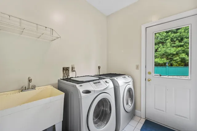 $1,900,000 | 260 Range Road, Fairfield, CT 06890