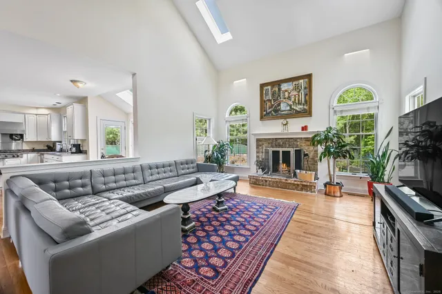 $1,900,000 | 260 Range Road, Fairfield, CT 06890