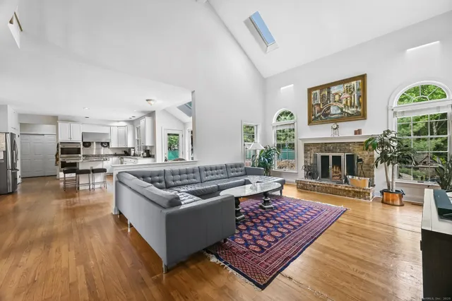 $1,900,000 | 260 Range Road, Fairfield, CT 06890