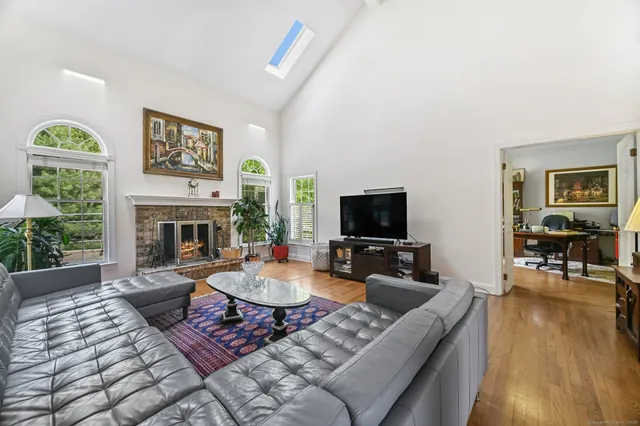 $1,900,000 | 260 Range Road, Fairfield, CT 06890