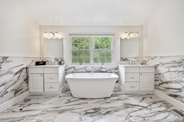 $1,900,000 | 260 Range Road, Fairfield, CT 06890