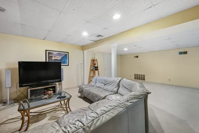 $1,900,000 | 260 Range Road, Fairfield, CT 06890