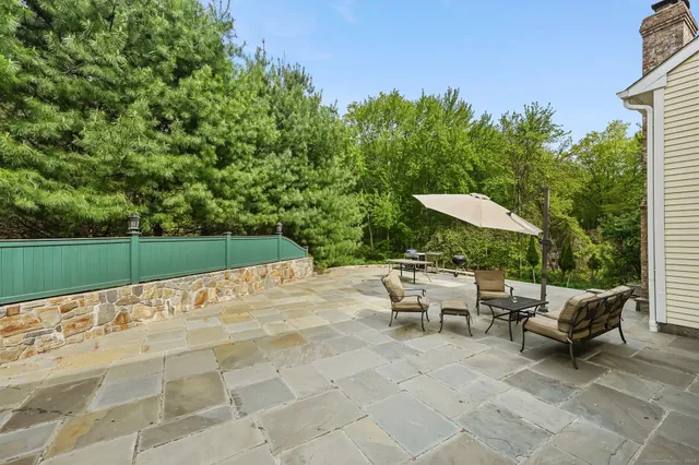 $1,900,000 | 260 Range Road, Fairfield, CT 06890