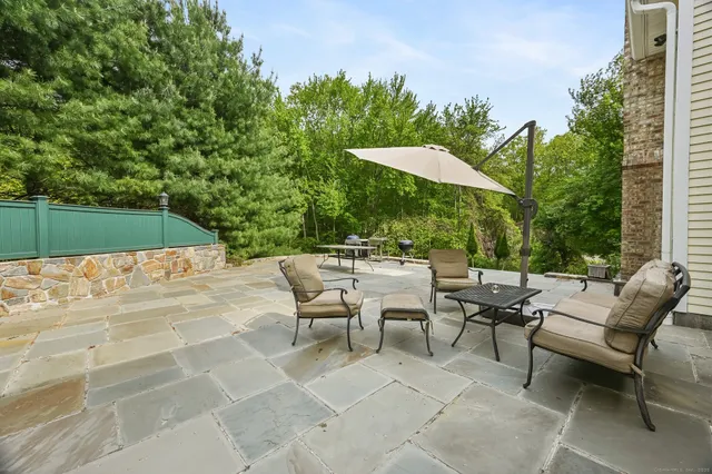 $1,900,000 | 260 Range Road, Fairfield, CT 06890