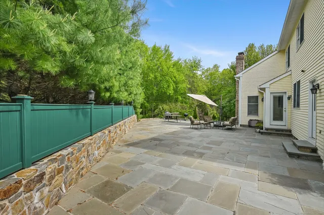 $1,900,000 | 260 Range Road, Fairfield, CT 06890