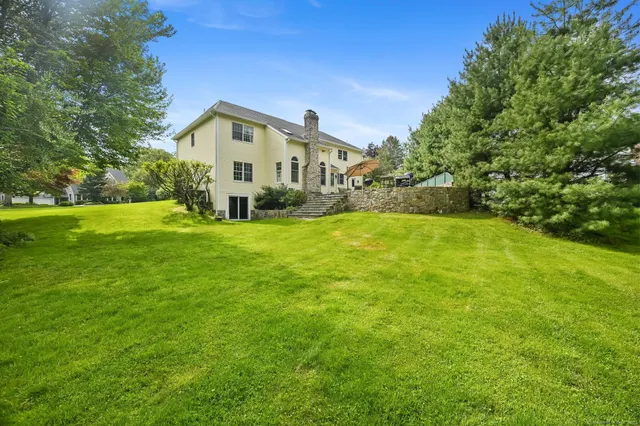 $1,900,000 | 260 Range Road, Fairfield, CT 06890