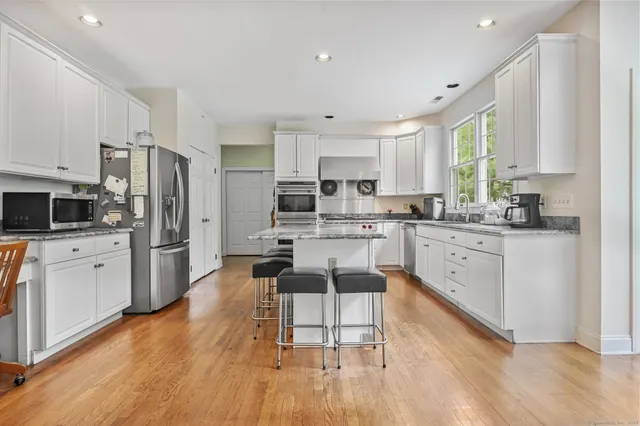 $1,900,000 | 260 Range Road, Fairfield, CT 06890