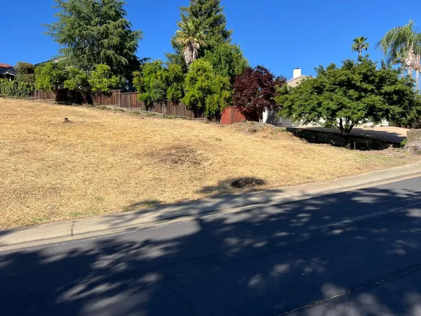 $325,000 | 102 Black Gold Lane, Folsom, CA 95630